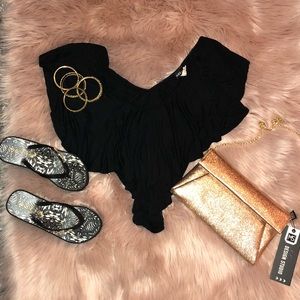 Super Sale 🔥 Super sexy v-neck crop top! 👄🍎‼️